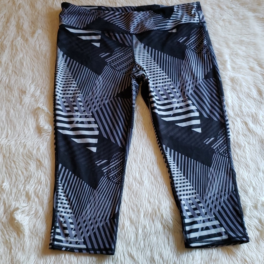 GapFit Cropped Leggings